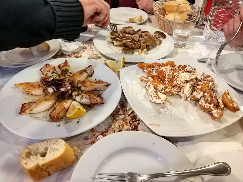 Bar restaurante Taper&iacute;a Reme