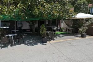 Bar Seara, Vila De Cruces