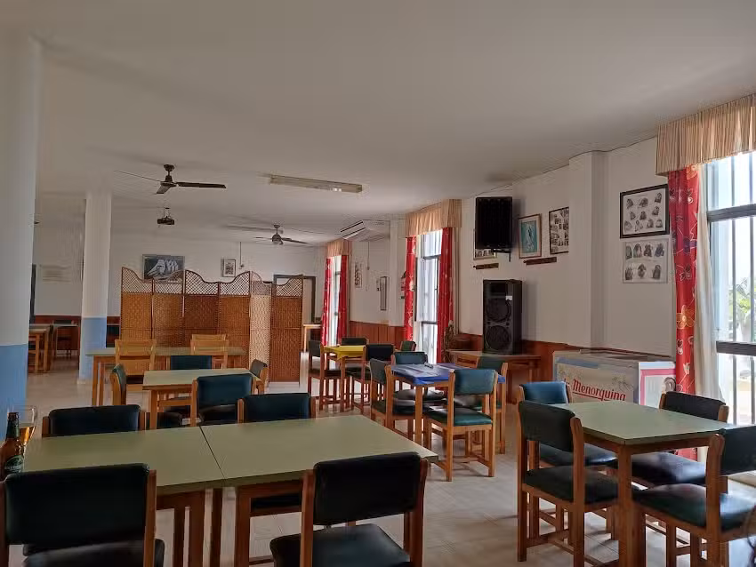 Bar tercera edad palomares