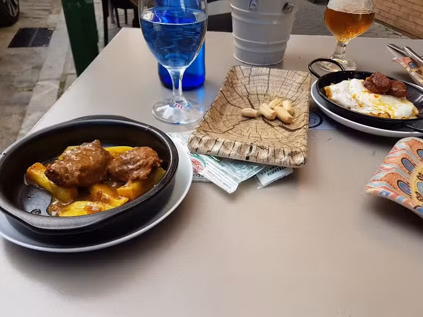 Bar Vinos y Tapas la Estaci&oacute;n