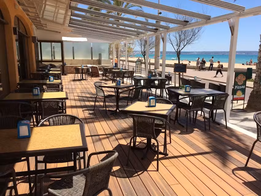 Beach Club y Cocktail Bar La Pedrisa