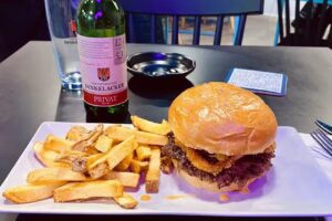 Birras y tragones (Burger tavern)