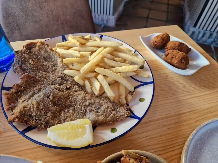 Bonifacio Caf&eacute; & Tapas