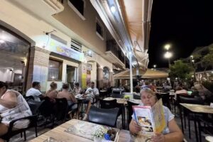 Boochies Breakfast , Brunch and Dinner