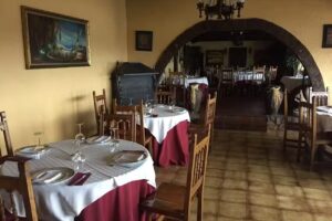 Braseria Pe&ntilde;asco Oia