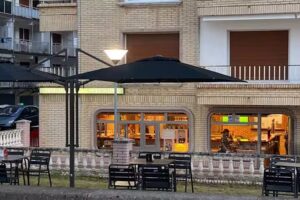 BURGER & PIZZA LA Escollera by Neptuno