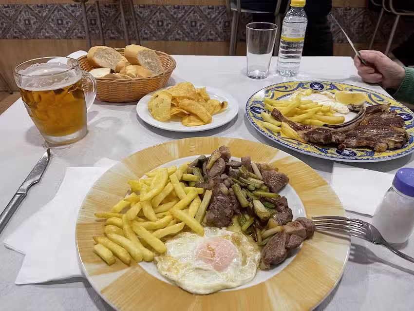 Caf&eacute;-Bar Alb&eacute;niz Almansa.