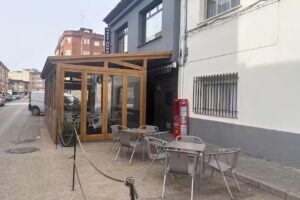 Caf&eacute;-Bar Dana.