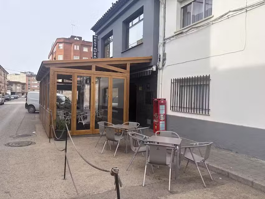 Caf&eacute;-Bar Dana.