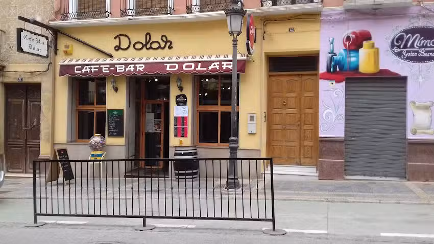 Caf&eacute; Bar Dolar