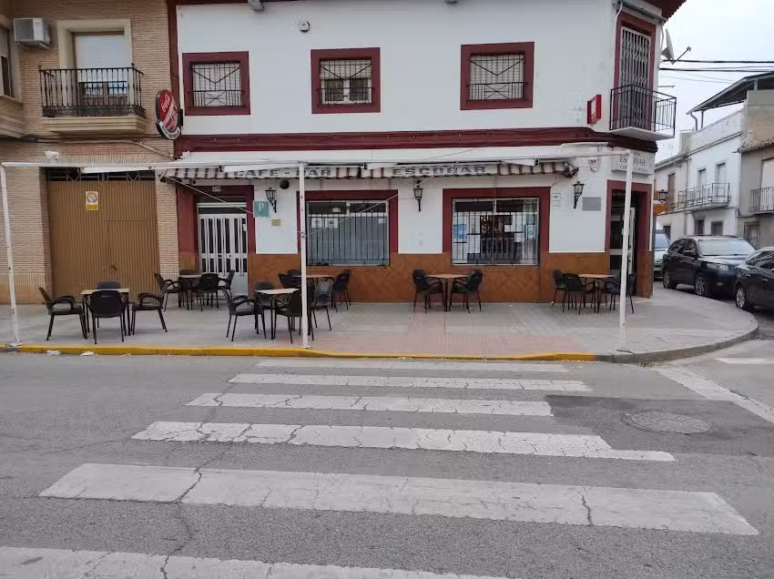 CAF&Eacute;-BAR ESCOBAR.