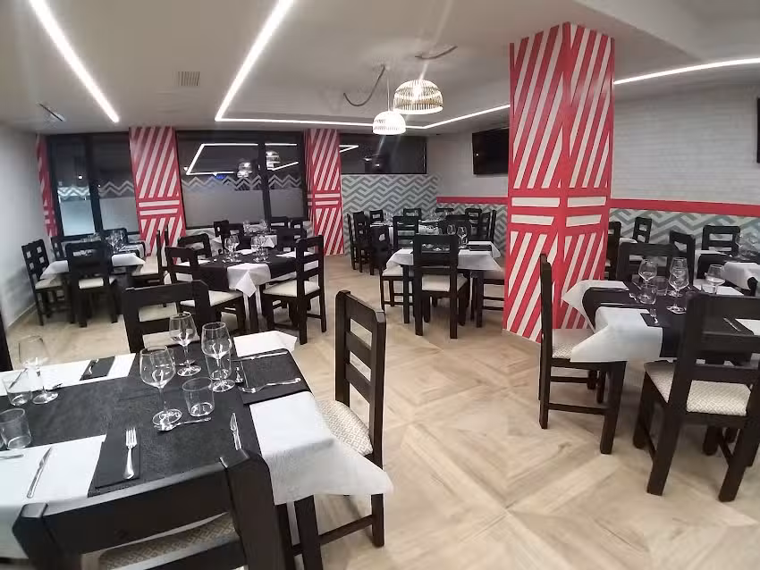 CAF&Eacute; BAR EVITA