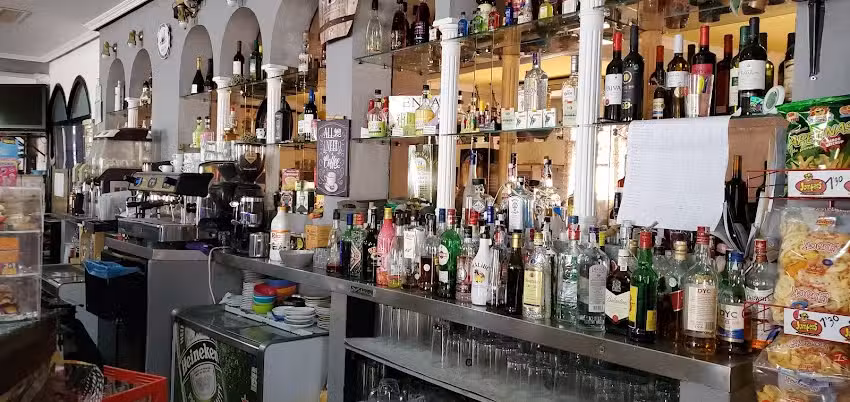 Caf&eacute;-Bar Julia