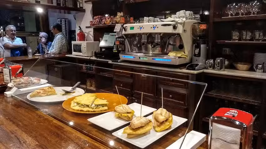 Caf&eacute;-Bar &laquo;La Plazoleta&raquo;