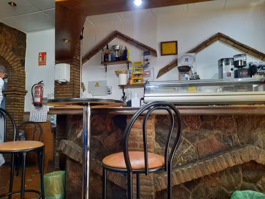 Caf&eacute; Bar Las 4 y 10 &ndash; Bar de Tapas &ndash; Restaurante en Alcolea -Tapas la Alpujarra
