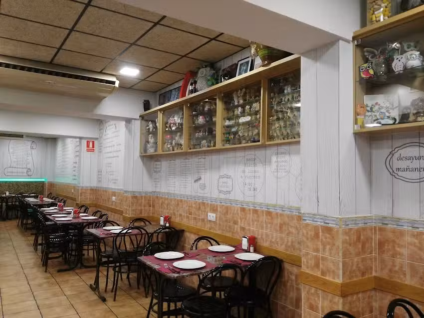 CAF&Eacute;-BAR Mochuelos.