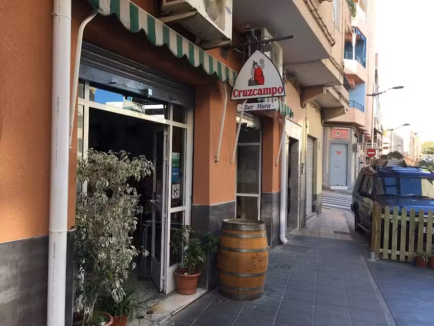 Caf&eacute; Bar Mora