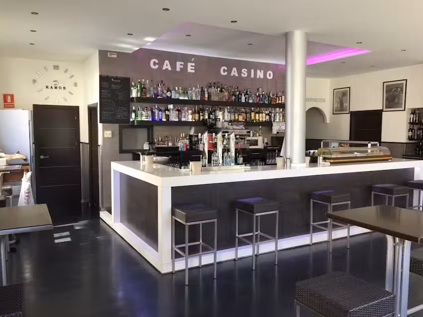 Caf&eacute; Casino &ndash; Bistro &ndash; Gin Club // Tapas, Vinos, Copas en Vitigudino. Comer arribes