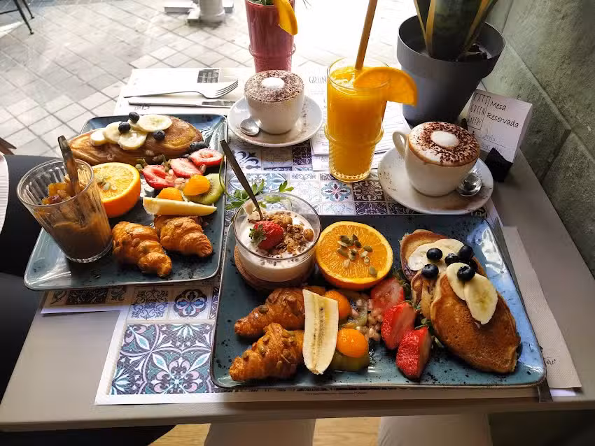 Caf&eacute; Green Bakery & Brunch.