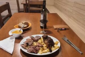 Cafe Lola Bar, La Reina del Raxo