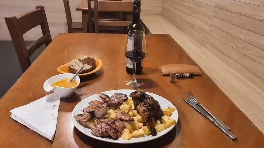 Cafe Lola Bar, La Reina del Raxo