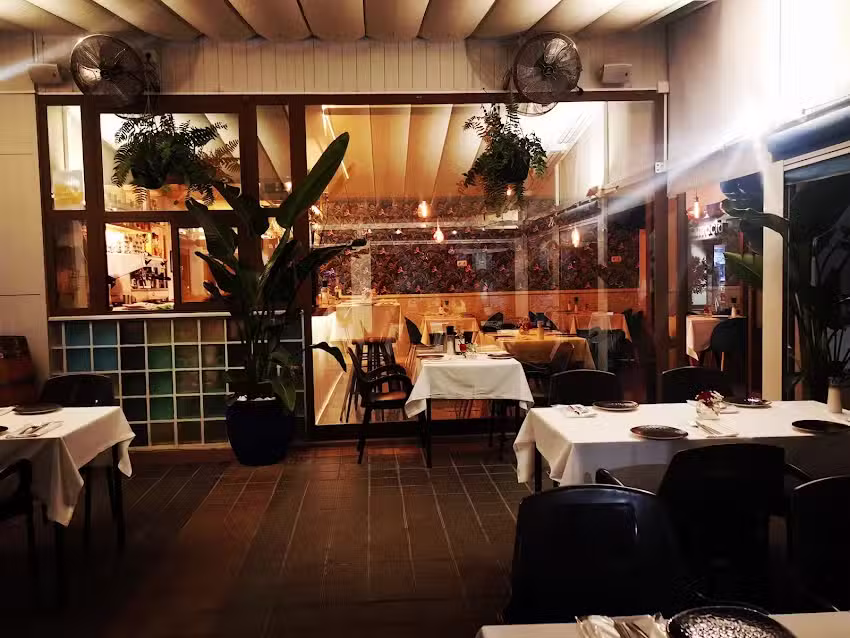 Caf&eacute; Plaza