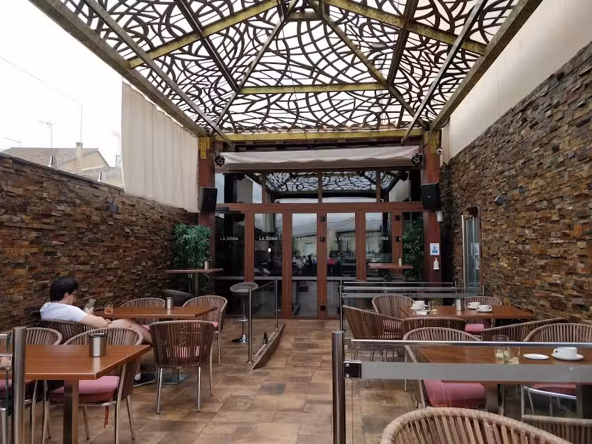 Caf&eacute; Scriptorium & Terraza La Zona