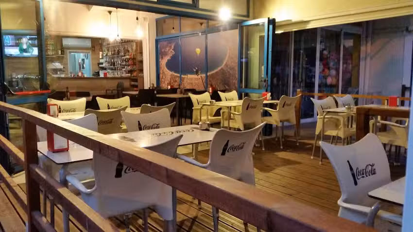 Caf&eacute; URIBE Restaurant