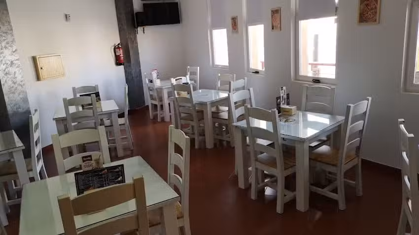 Cafeter&iacute;a & Burguer La Parada