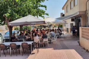 CAFETERÍA CERVECERÍA JULIA CHIVA