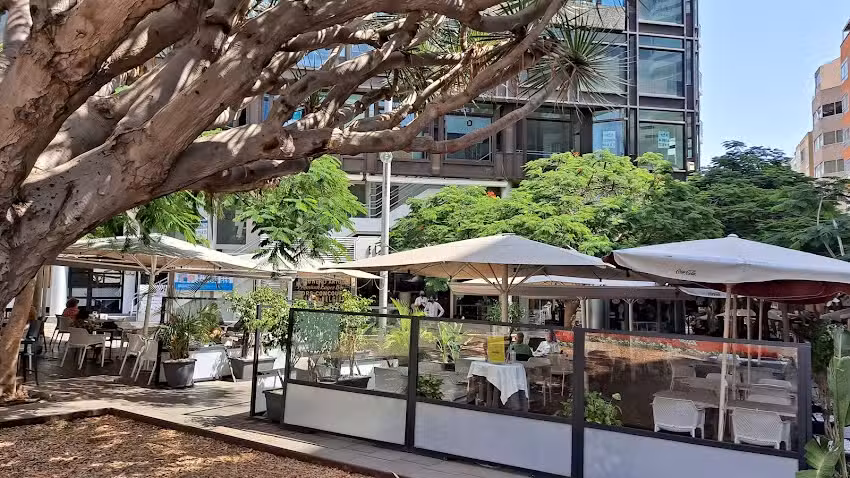 Cafeter&iacute;a El &Aacute;guila