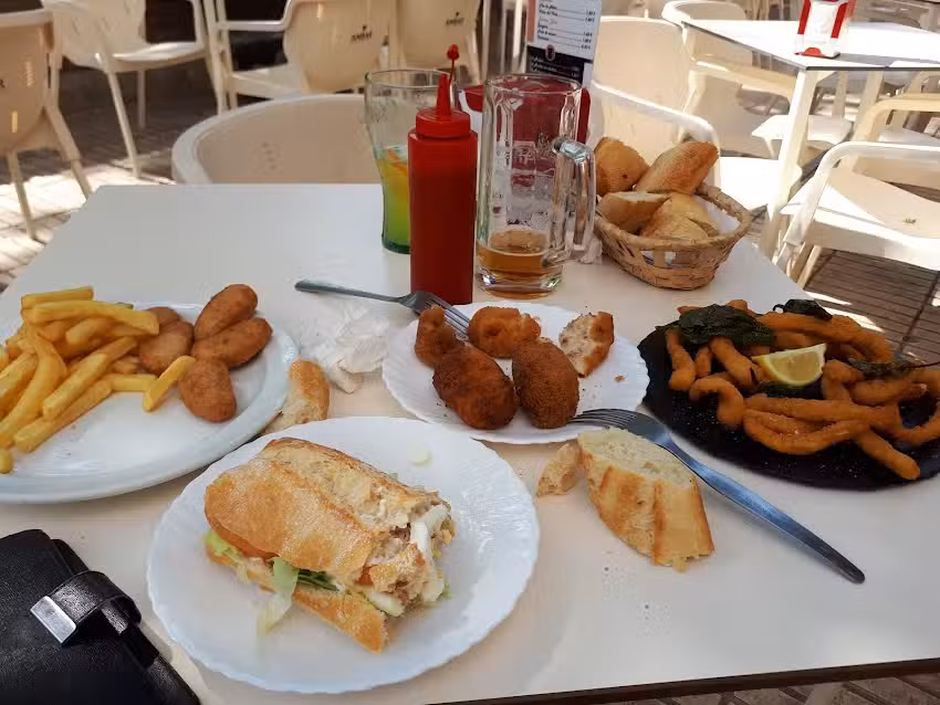 Cafeter&iacute;a El Porche