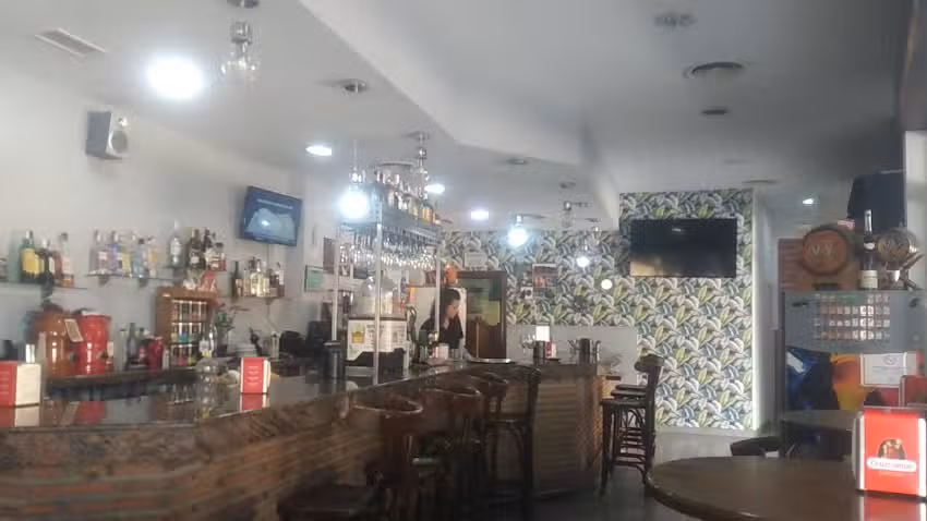 Cafeter&iacute;a J J