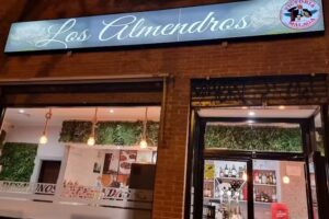 Cafeter&iacute;a Los Almendros