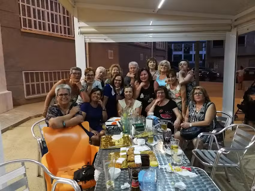 CAFETER&Iacute;A M&Aacute;S QUE CAF&Eacute;