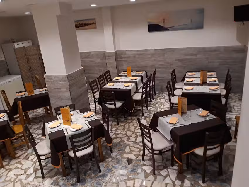 Cafeter&iacute;a &laquo;M&iacute;a&raquo; Cocina Fusion