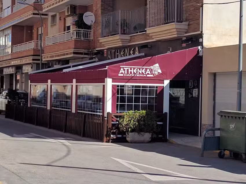 Cafeter&iacute;a Pizzer&iacute;a Athenea