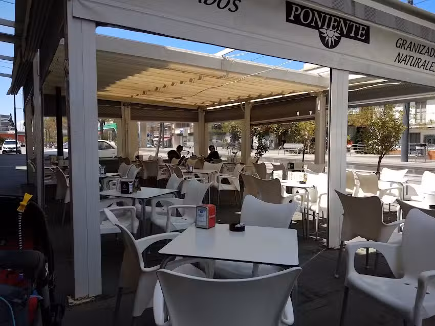 Cafeter&iacute;a Poniente