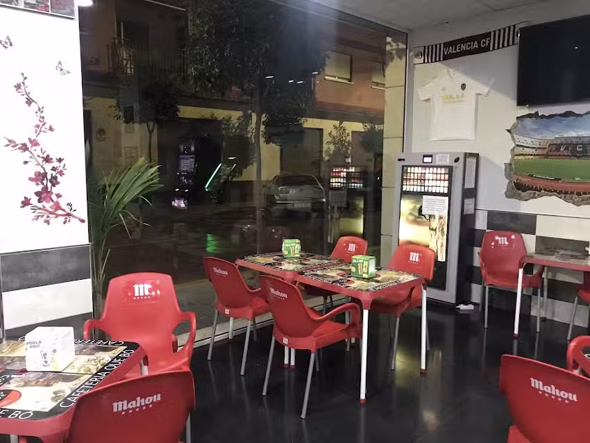 Cafeter&iacute;a &laquo;Qu&eacute; B&oacute;&raquo;