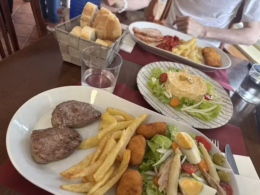 Cafeter&iacute;a Restaurante Doniene