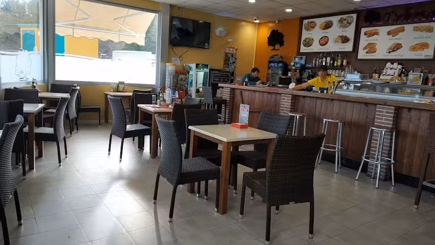 Cafeter&iacute;a Restaurante La Dehesa