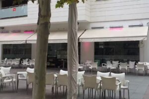 CAFETER&Iacute;A RESTAURANTE LOS TRES CERDITOS