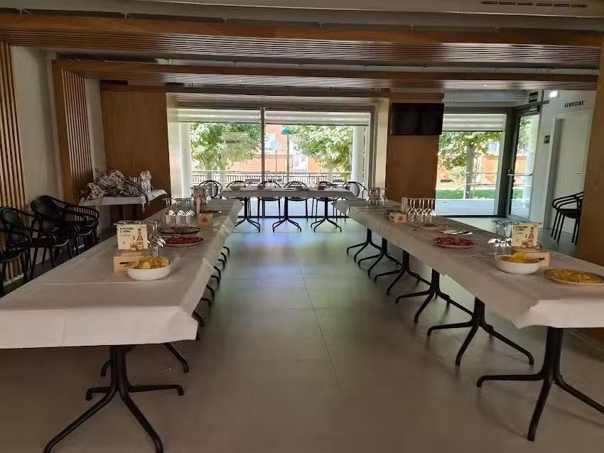 Cafeter&iacute;a Restaurante Pintor Mir&oacute;