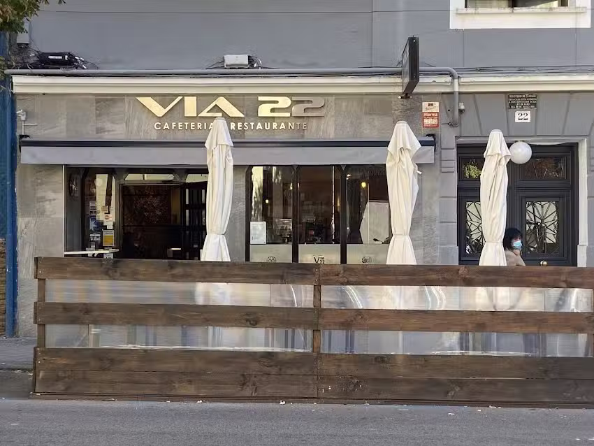 Cafeter&igrave;a Restaurante V&igrave;a22