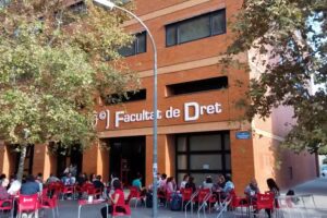 Cafeter&iacute;a Universidad Valencia facultad derecho