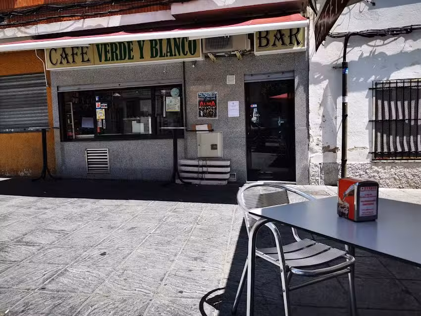 Cafeter&iacute;a Verde y Blanco