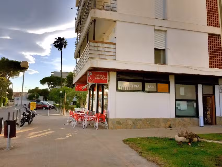 Caliu pollos a l&rsquo;ast. Arrocer&iacute;a casera.