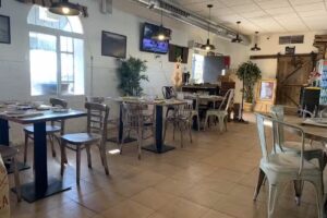 Camale&oacute;n Negro Casual&Grill Experience