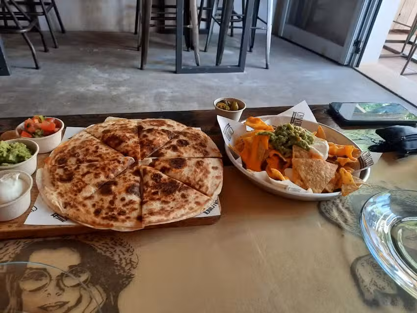 Can Carol Sandwich & Bar