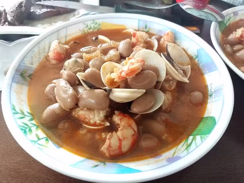 Ca&ntilde;as & Brasas